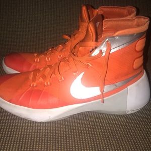 Hyper dunk 2016, bright orange color way.